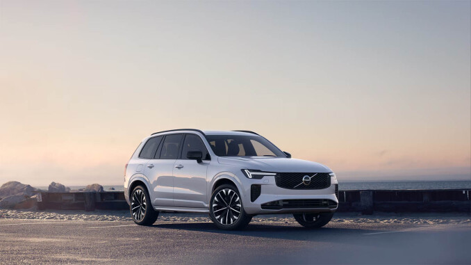 Volvo XC90 2.0 B5P Plus Pro Dark 5dr AWD Geartronic [Revised] Petrol Estate - Image 2
